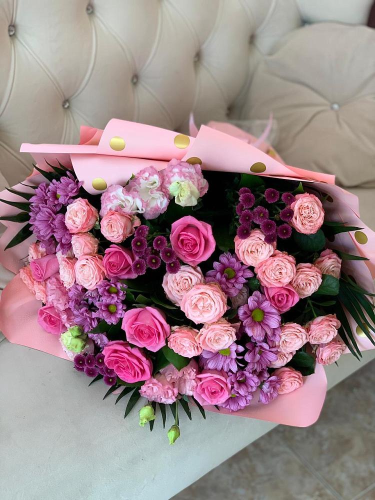 Букет цветов из: Хризантемы, Розы и Лизиантусы в Совхозном Краснодарский край