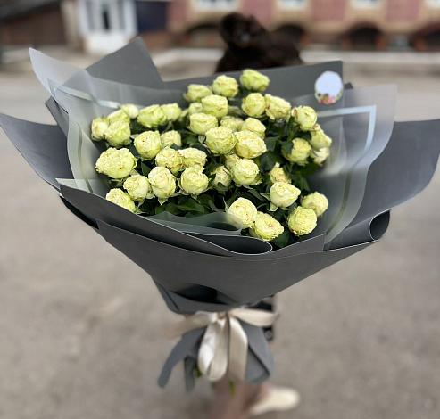 Букет Белые кустовые розы Солинеро в Совхозном Краснодарский край