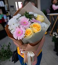 Букет цветов из:  Герберы, Розы и Хризантемы в Совхозном Краснодарский край