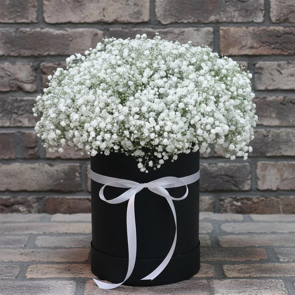 Цветочная композиция из Гипсофила в шляпной коробке в Совхозном Краснодарский край