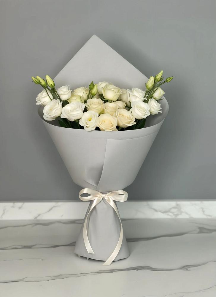 Букет цветов из: Розы и Лизиантусы в Совхозном Краснодарский край