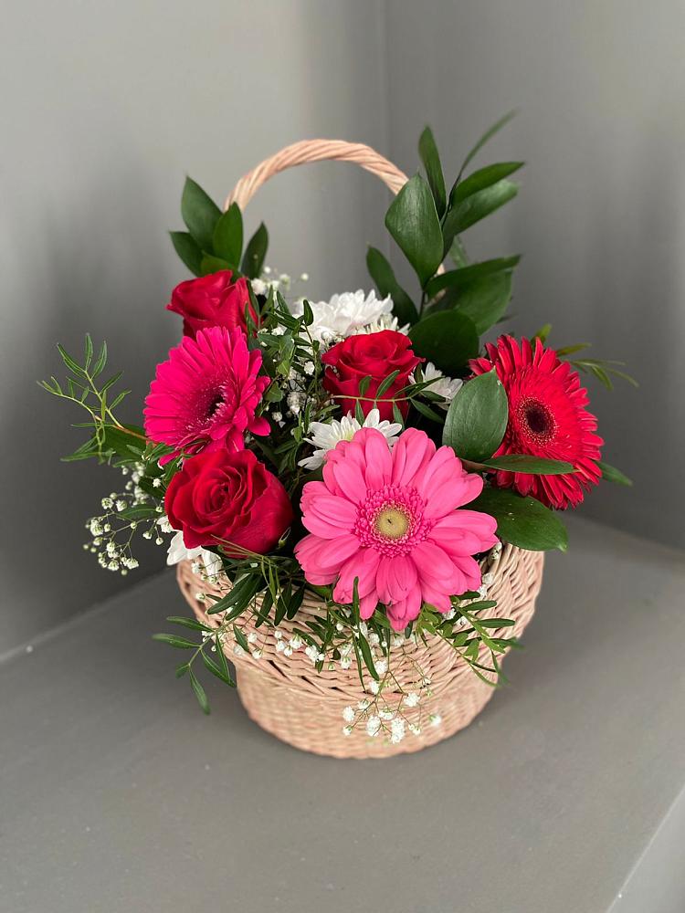 Цветочная композиция из Розы, Хризантемы и Герберы в корзине в Совхозном Краснодарский край